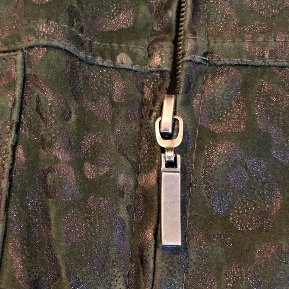 Leopard Print Blazer in a Shimmering Green Pattern by Toni Morgan - Picture 8 of 11